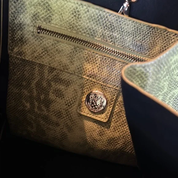 Vibrant Green Textured Tote with Tan Leather Handles - Picture 6 of 7